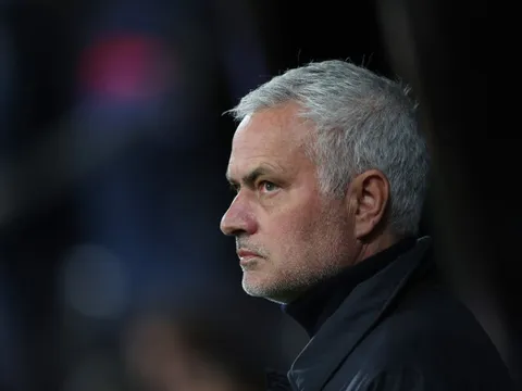 Mourinho kiếm bộn tiền nếu bị sa thải