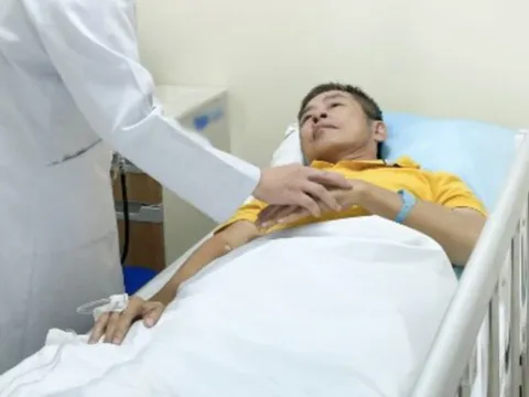 Tình cảnh xót xa của sao nam đình đám Vbiz nay đối mặt với bệnh suy thận giai đoạn cuối, phải lọc máu định kỳ