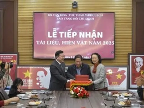 Tiếp nhận nhiều tài liệu, hiện vật quý về Chủ tịch Hồ Chí Minh