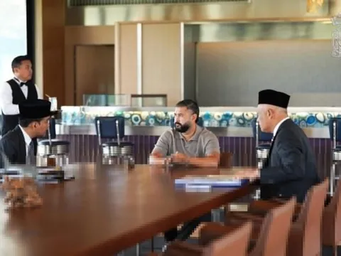 Tunku Ismail ra tay cứu bóng đá Malaysia