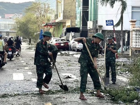 CHÙM ẢNH: Gia Lai khẩn trương ổn định cuộc sống người dân sau bão số 13