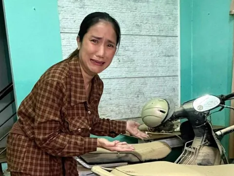 Sao nữ Vbiz nghẹn ngào trước cảnh nhà ngập đầy bùn đất sau 3 đợt lũ liên tiếp ở Huế