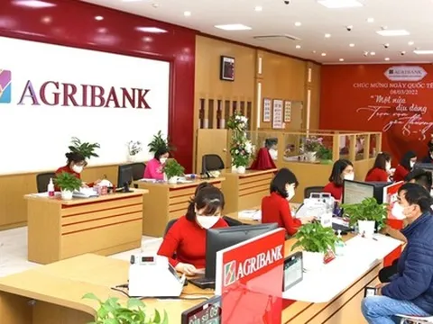 Nhiều người cao tuổi đến Agribank, BIDV, VietinBank,... để rút sổ tiết kiệm, chuyển khoản một lúc cả trăm triệu: Nhân viên từ chối giao dịch và mời công an sau khi thấy dấu hiệu bất thường