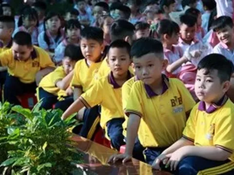 Nhiều trường ở TPHCM cho học sinh về sớm, hoãn ngoại khoá để tránh bão Kalmaegi