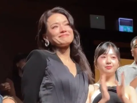 'Dậy sóng' chuyện Thư Kỳ bị chồng đạo diễn nhắc nhở thẳng mặt