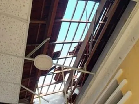 Trường học ở Gia Lai tan hoang sau bão Kalmaegi