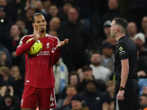 Liverpool mất oan bàn gỡ vì lỗi việt vị gây tranh cãi