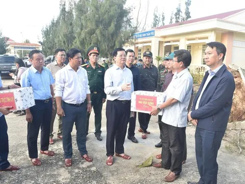 Phó Thủ tướng Mai Văn Chính thăm hỏi, động viên người dân bị thiệt hại do bão số 13 tại Đắk Lắk