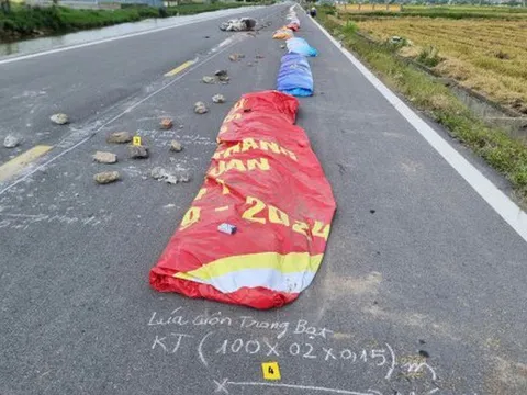 Chặn đường phơi thóc khiến người đi xe máy tử vong, một phụ nữ bị khởi tố