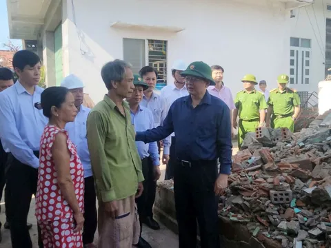 Phó Thủ tướng Hồ Quốc Dũng thăm, tặng quà người dân Gia Lai bị ảnh hưởng do bão số 13