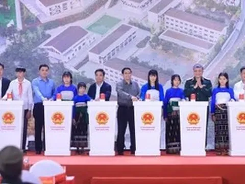 Nóng trong tuần: Khởi công 72 trường nội trú; khắc phục hậu quả sau mưa lũ