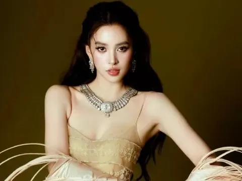 Hoa hậu Trần Tiểu Vy xinh đẹp, gợi cảm tuổi 25