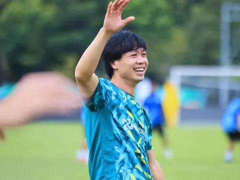 Công Phượng lại gây bão