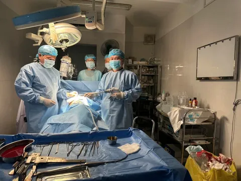 Ca mổ mở ngực cấp cứu đầu tiên ở Trường Sa thành công ngoạn mục 0