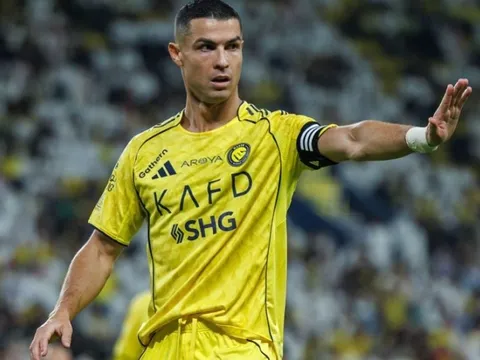 Ronaldo thông báo kế hoạch giải nghệ