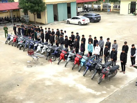 70 thanh niên mang hung khí đi giải quyết mâu thuẫn khiến 5 người nhập viện