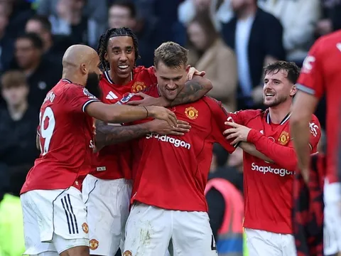 Man United đổi vận từ góc cờ