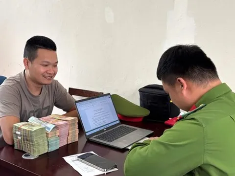 Hai vợ chồng cùng chuyển khoản nhầm hơn 600 triệu vào một tài khoản