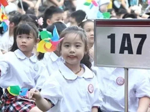 Đừng 'biến' tình yêu con thành áp lực học tập