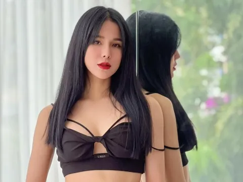 Diệp Lâm Anh diện mẫu áo bé tí, 'đốt mắt' người nhìn với chi tiết cực quyến rũ