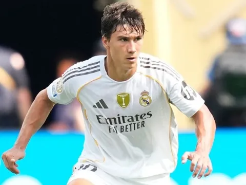 Thêm tiền đạo đòi rời Real