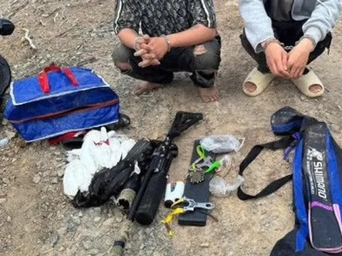 Ngăn chặn 2 đối tượng mang vật giống súng đi săn bắn