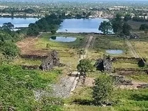 Lào phát hiện ngôi tháp cổ kiến trúc xưa