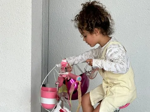 Con gái Ronaldo gây chú ý