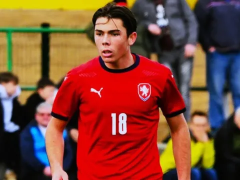 Con trai Buffon gây sốt