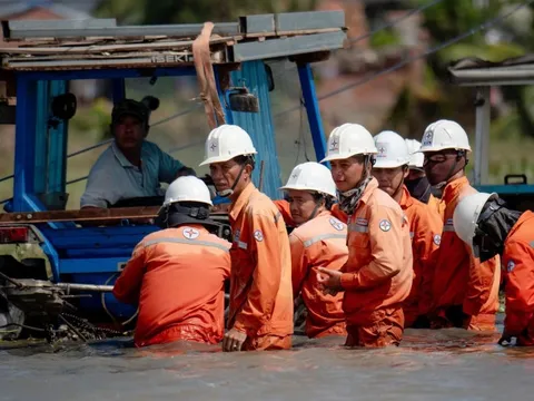 Hơn 99% khách hàng ở miền Trung – Tây Nguyên có điện trở lại sau bão số 13