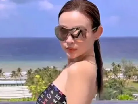 Huyền Baby lấy khăn quấn thành áo, lộ một chi tiết lấp ló gây chú ý