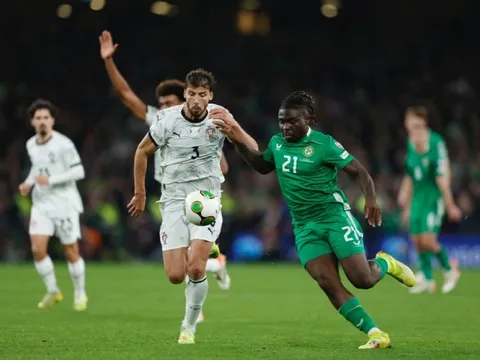 Hai ngôi sao Bồ Đào Nha đối đầu CĐV sau trận thua sốc