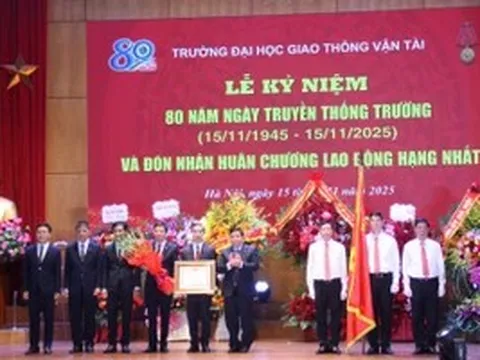 Trường Đại học Giao thông vận tải đón nhận Huân chương Lao động hạng Nhất