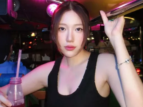 Em gái Trấn Thành hiếm hoi mặc hở bạo, khoe vẻ ngoài căng tràn ở tuổi U30