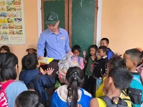 Người thầy - ngọn lửa không bao giờ tắt: Nhịp cầu yêu thương nơi non cao