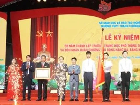 Trường THPT Thanh Chương 3 (Nghệ An) lần thứ 2 đón Huân chương Lao động hạng Ba