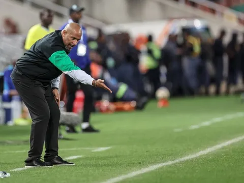 HLV Nigeria tố đối thủ dùng chiêu hắc ám