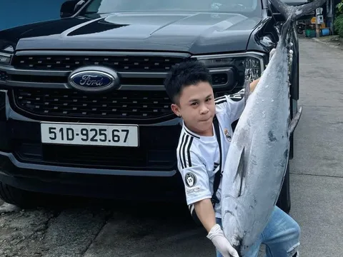 Nam diễn viên 1m26 từng yêu nữ người mẫu cao 1m78 giờ ra sao ở tuổi 32?