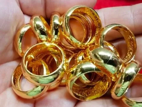 Mua vàng từ khi giá 85 triệu đồng/lượng, người phụ nữ đã đu đỉnh thành công nhưng vẫn “mất ăn mất ngủ” vì 3 nguyên nhân