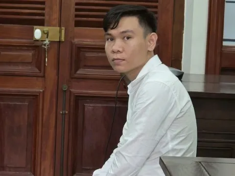 Níu tình bằng cách tung ảnh nhạy cảm của bạn gái lên mạng, gã đàn ông nhận hình phạt thích đáng