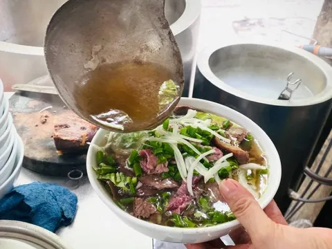 “Không ai mở quán phở chỉ để bán 10–15 bát một ngày”: Chuyên gia thuế đề nghị xem xét lại mức doanh thu miễn thuế 200 triệu