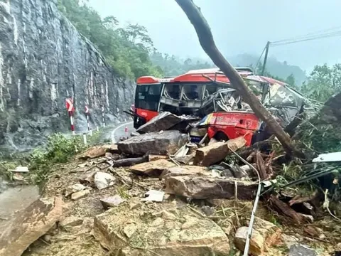 Sạt lở nghiêm trọng ở đèo Khánh Lê, 6 người tử vong, nhiều người bị thương