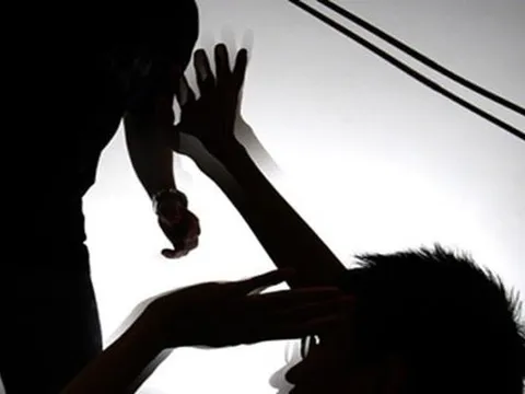 Xử lý nam thiếu niên 15 tuổi dùng hung khí dọa đánh cha dượng