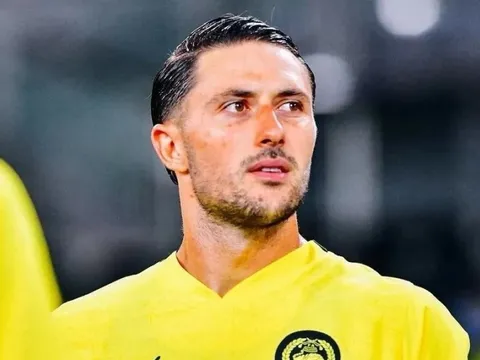 Trung vệ nhập tịch phủi bỏ trách nhiệm, đổ lỗi cho Malaysia