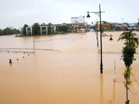 Tạm cấm phương tiện thuỷ trên sông Hương