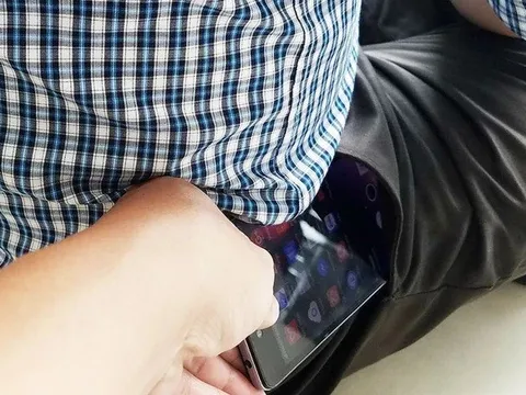 Truy tìm tang vật và bị hại vụ trộm điện thoại trong công viên Cầu Giấy