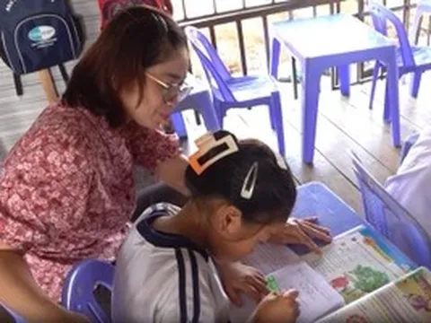 Cô giáo 7 năm gieo chữ vùng lòng hồ Trị An