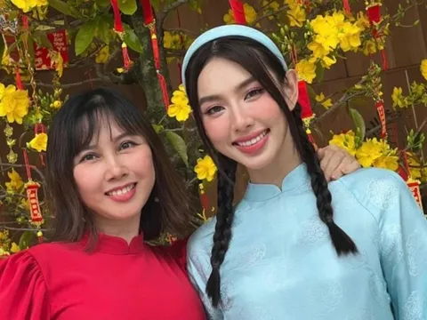 Khoảnh khắc mẹ Hoa hậu Thuỳ Tiên lặng lẽ đến phiên toà xét xử con gái sáng nay