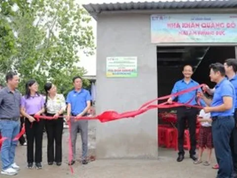 Nhiều trường đại học tại TPHCM chuyển hoa 20/11 thành hành động nhân ái