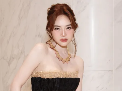 Ninh Dương Lan Ngọc diện váy khoét ngực ôm sát cơ thể, thả dáng hờ hững khiến fan 'đỏ mặt'